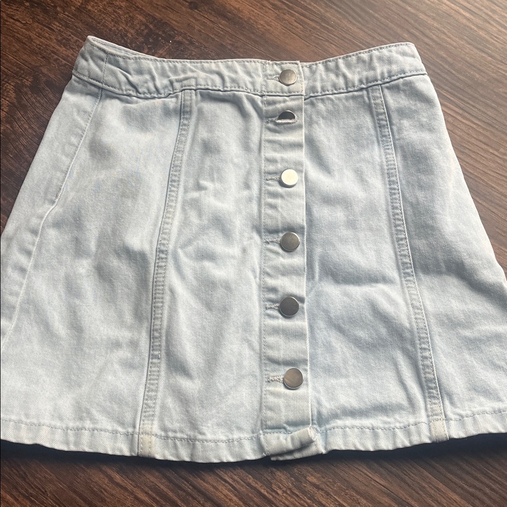 H&M Divided Women's Size 6 Light Wash Button Up Mini Jean Skirt - Picture 6 of 6